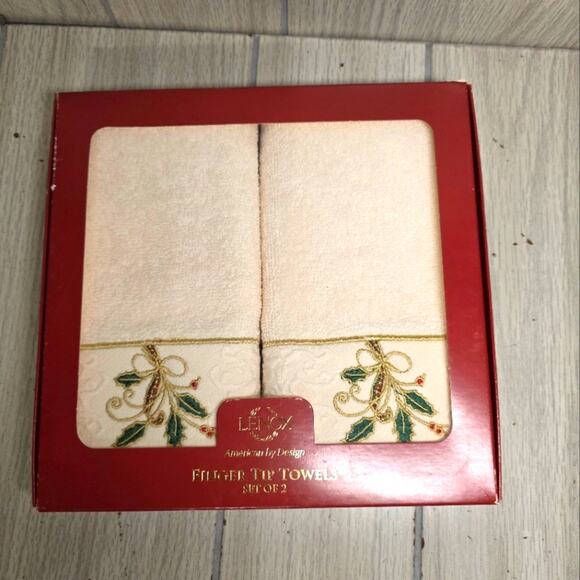 Lenox Christmas Ribbon And Holly Embroidered Finger Tip Towels 2pc NIB Holiday - Picture 1 of 5